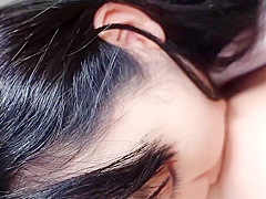 Free Premium Video 色白てスレンターなロ顔美女つるつるてキツキツなおまんこに遠慮