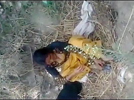 Fucking neighbour bhabhi in the open field