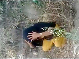 Fucking neighbour bhabhi in the open field