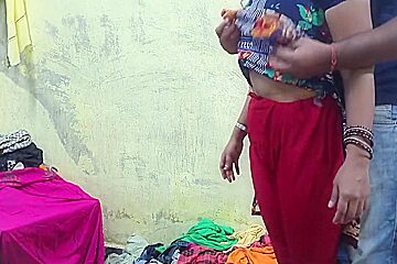 Gav Se Ahi Kamwali Bai Ko Kam Karne Wale Ladake Choda