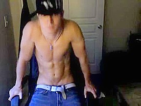 Gay dude posing and jerking off for webcam