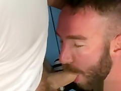 Gay hunk mouth spunked after giving head