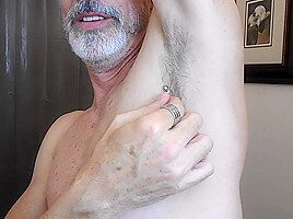 Giant Armpit Sniffer - Step daddy GIANT 13 - Richard Lennox