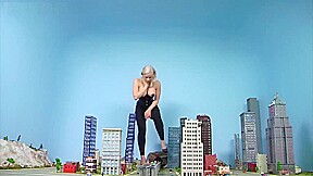 Giantess attacks City