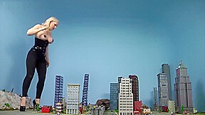 Giantess attacks City