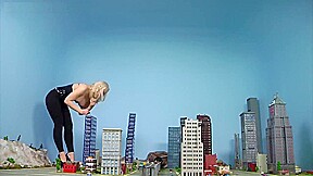 Giantess attacks City