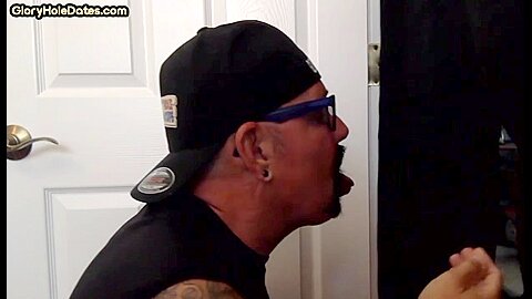 Gloryhole deepthroat DILF sucks rod in amateur oral scene