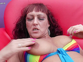 Horny Slut Giving Herself A Double Penetration - MatureNL