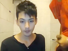 Hot Facefucking In A Bathroom