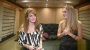 Hot Girl Kiss 5