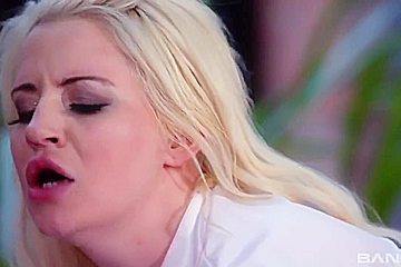 Hot Masseuse Gives This Guy A Happy Endin With Sienna Day