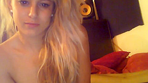 Hot babe masturbates with a dildo