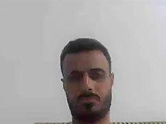 IRAQUI CASADO SE LA MENEA Y ME DA EL CULO VIENDO MI POLLON JUGANDO EN LA CA