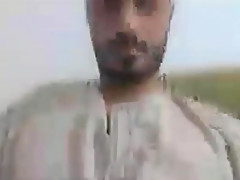 IRAQUI CASADO SE LA MENEA Y ME DA EL CULO VIENDO MI POLLON JUGANDO EN LA CA