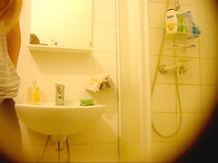 Incredible blonde, shower spy