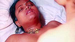 Indian Desi Stepmom Apne Se Chudwati Hai