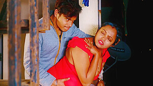 Indian Desi Stepmom Apne Se Chudwati Hai