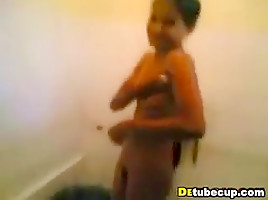 Indian Girlfriend Has A Shower