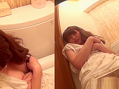 Japanese ho rubbing pussy