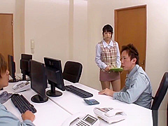 Japanese hottie wets her pussy