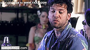 Jewelz Blu And Ramon Nomar - Barmaid Gives A Hot Tiki Performance