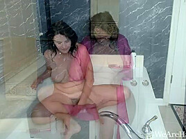 Joanna Jakes enjoys her bath and masturbates