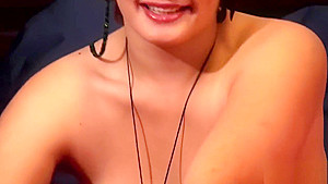 Jodi strips down and plays with herself