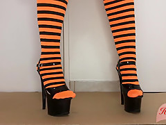 Joyeux Halloween ! Bonbons Et Foutre Pour Mes Talons