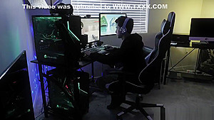 Kenzie Madison – Bouncing On A Gamer Cock