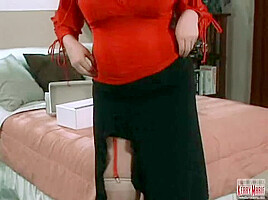 Kerry's Leg And Foot Show - BigBoobBundle