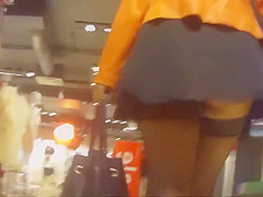Laetitia 17 Sans culotte au centre commercial