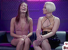 Latex sub 19yo dyke facesittied by bigass lez domina