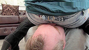 Leana facesitting in jeans