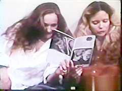 Lesbian Peepshow Loops 614 70's and 80's - Scene 4