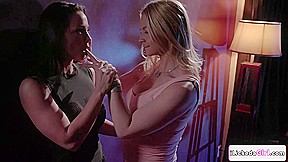 Lesbian office worker willing to pay to lick a milfs pussy