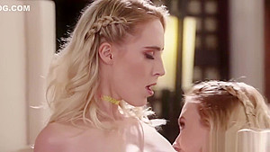 Lesbian threesome lick squirting session