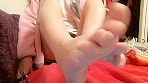Lola S sweaty feet after gym