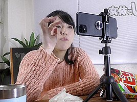 Masturbation duting a call - Fetish Japanese Video