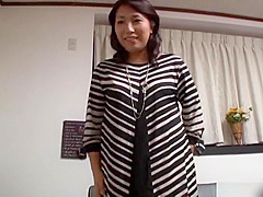 Mature Asian Kuroki Kanako in kinky fisting session indoors