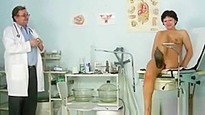 Mature woman Eva visits gyno doctor to get gyno mature exam