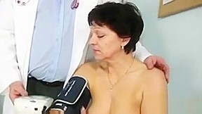 Mature woman Eva visits gyno doctor to get gyno mature exam