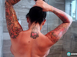 Meet Ricki Raxxx In The Shower