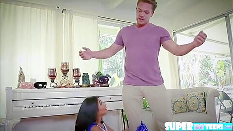 Monica Asis In Flexible Shakes Ass And Fucks A Bigcock