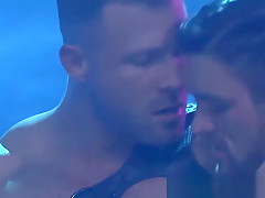 Muscular homo Micah Brandt forms train in anal threesome