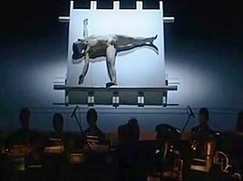 Nackt im Theater