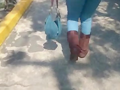 Nalgona en jeans
