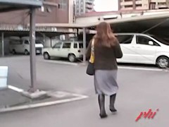 Nice shirt sharking video of really pretty brown-haired minx