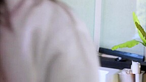 Oiled Masseuse Babe Cumsprayed On Pussy
