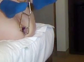 PR spreader in her anus and assfucked