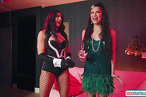 Penney Play, Zariah Aura And Big T In Busty Magician Makes Shemales Dick Hard